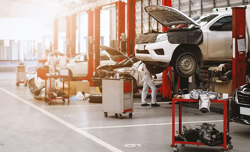 Nowoczesny warsztat samochodowy wyposażenie