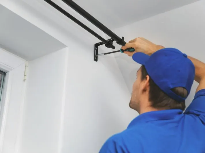 Montaż karnisza krok po kroku