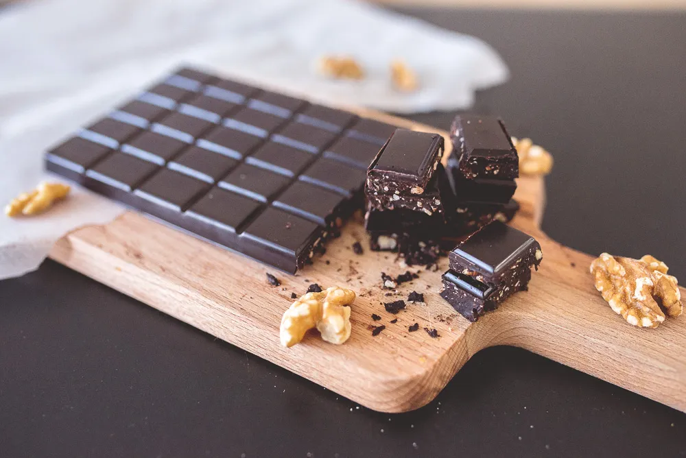 składniki do domowej czekolady, kakao, masło kakaowe, olej kokosowy