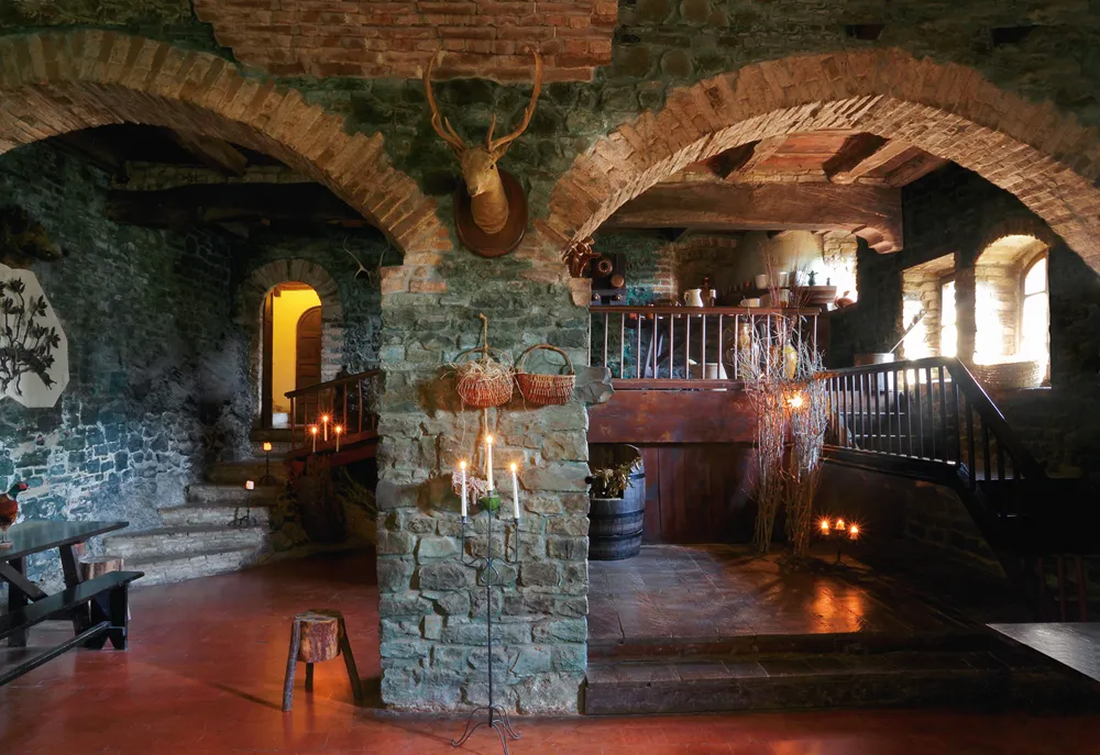 Interno castello medievale Italia