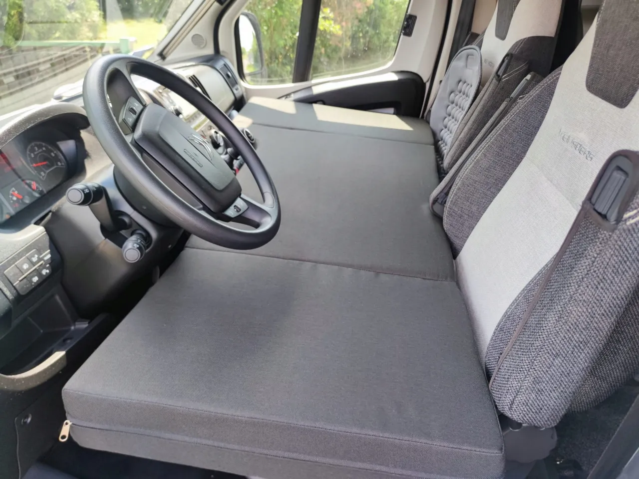 akcesoria do spania w autokarze