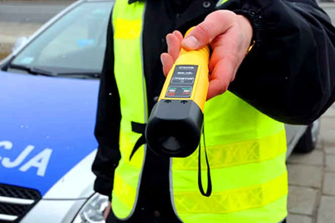 Policja kontrola trzeźwości alkomatem akcja Trzeźwy poranek