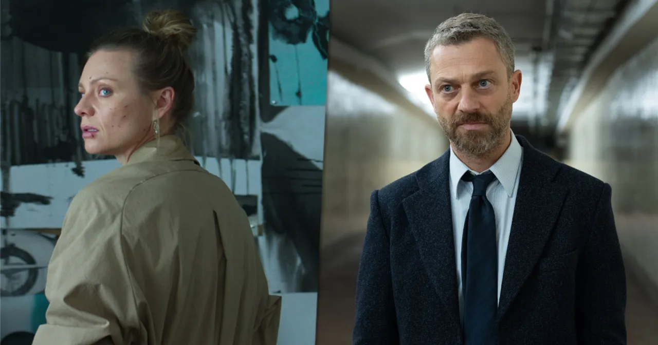 Kobieta z artystycznym nieładem na głowie i mężczyzna w garniturze, bohaterowie serialu 