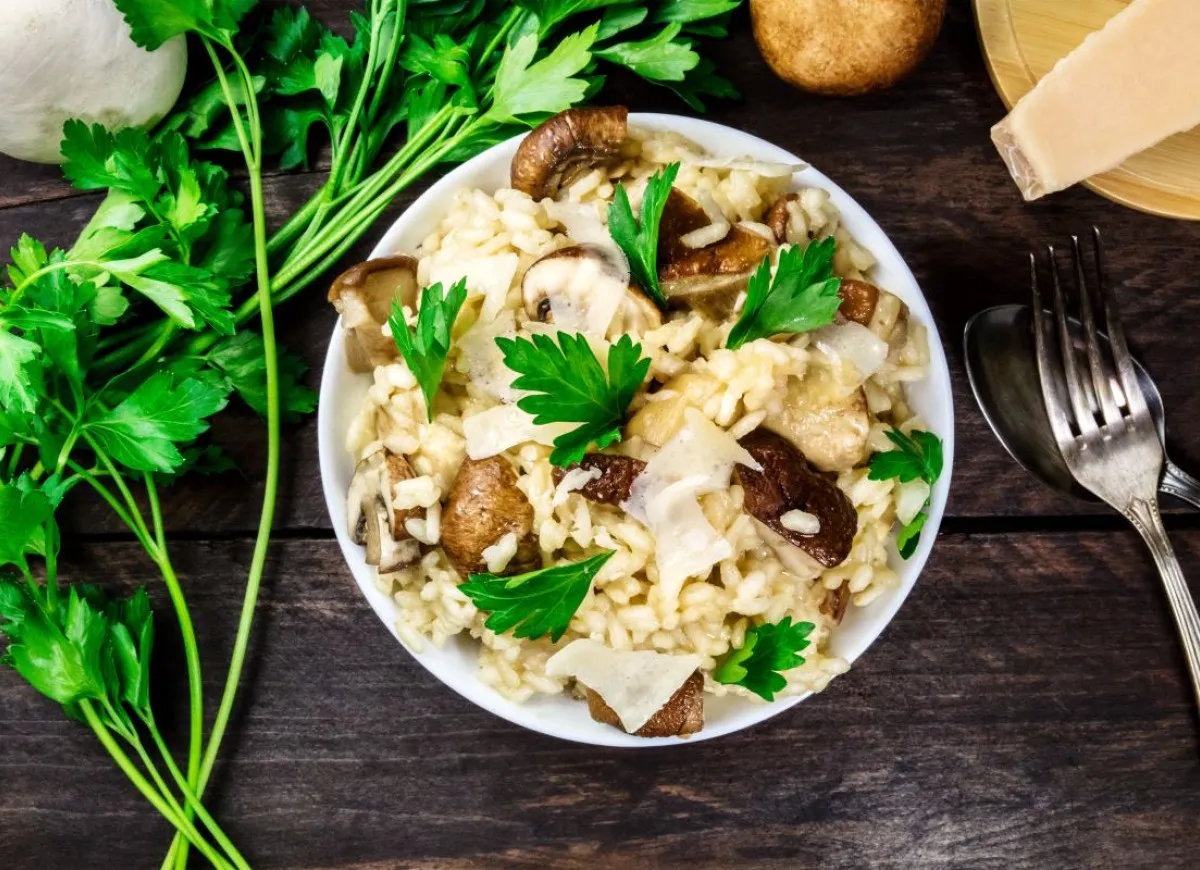 Zdjęcie Z czym podawać risotto grzybowe, aby zaskoczyć gości smakiem?
