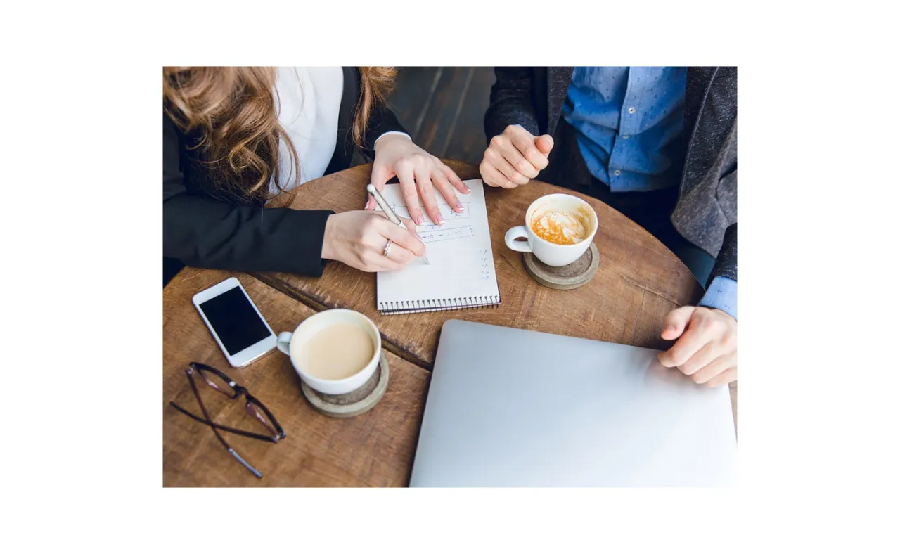 spotkanie biznesowe przy kawie