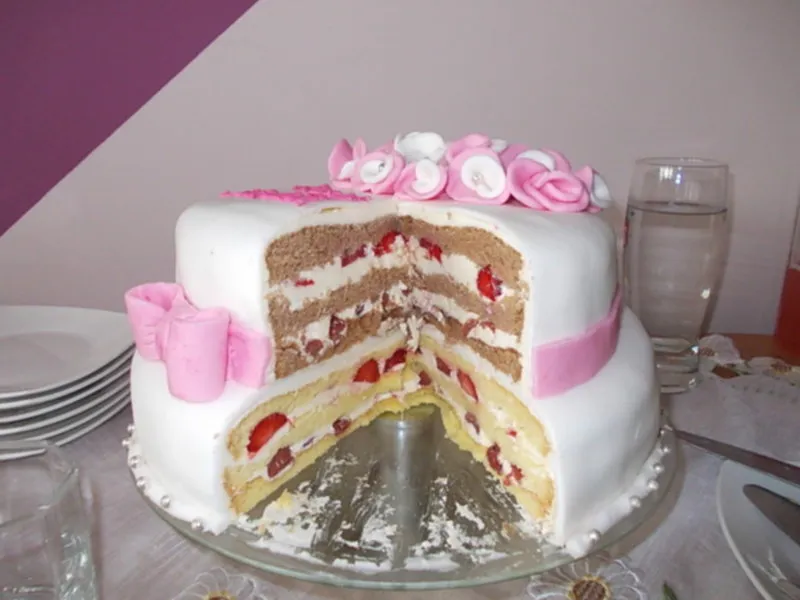 Tort piętrowy na 40 os&oacute;b przekr&oacute;j