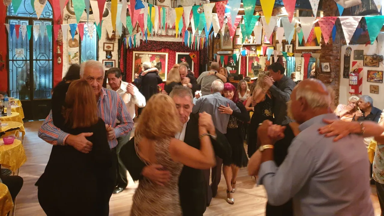 tango show Buenos Aires milonga