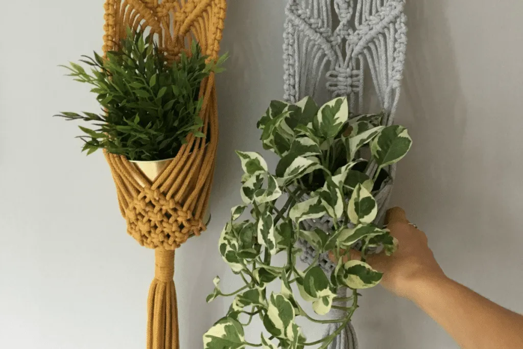 inspiracje makrama kwietnik na ścianę