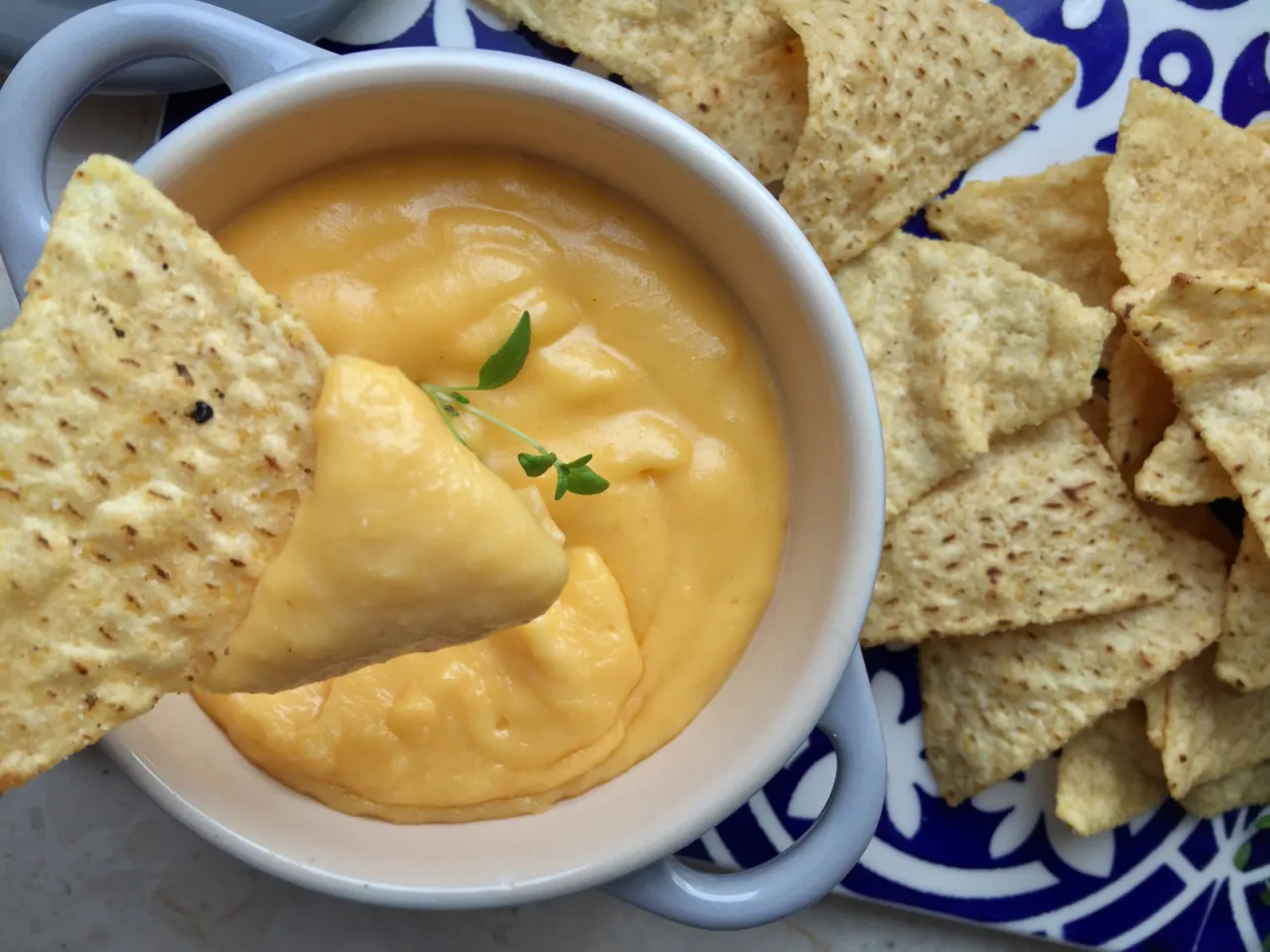 sos serowy grudki gładki sos por&oacute;wnanie