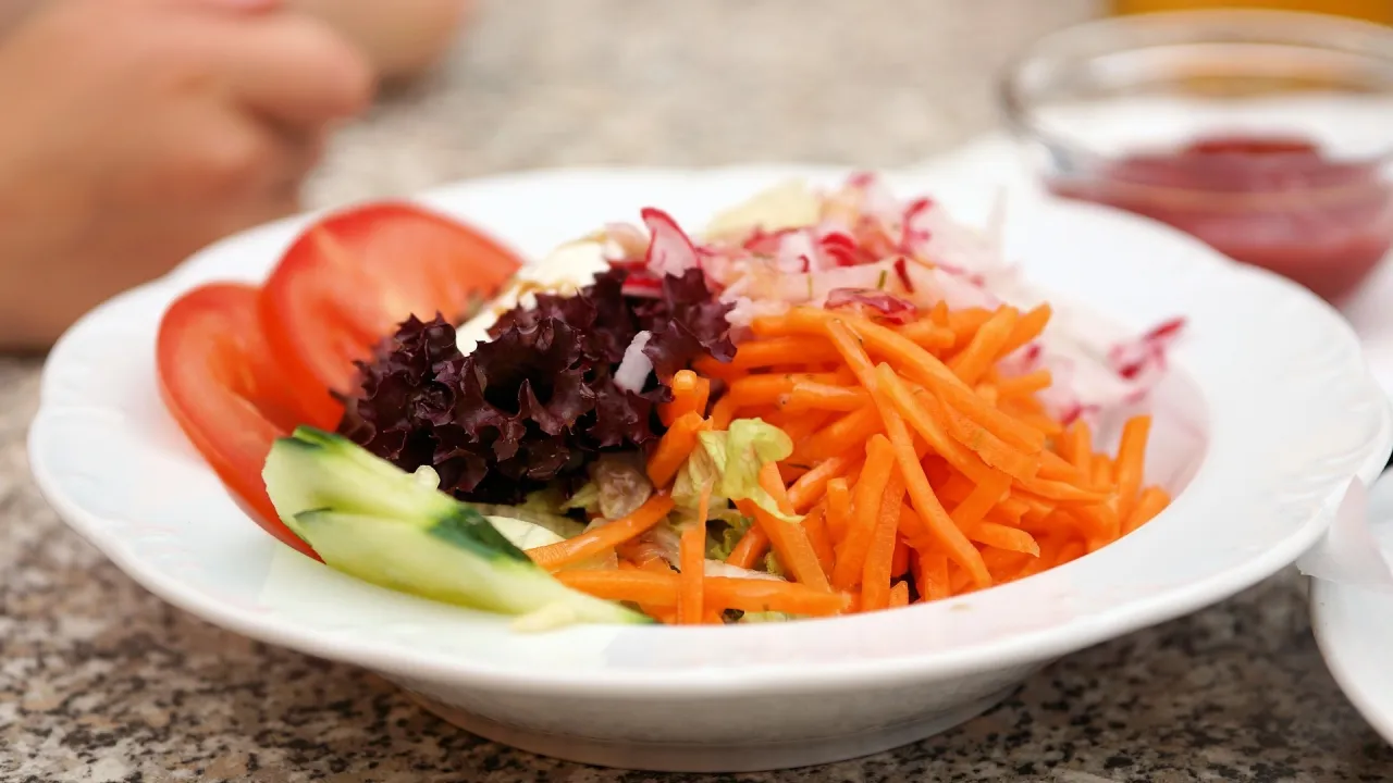 Insalata mista ingredienti base e calorici