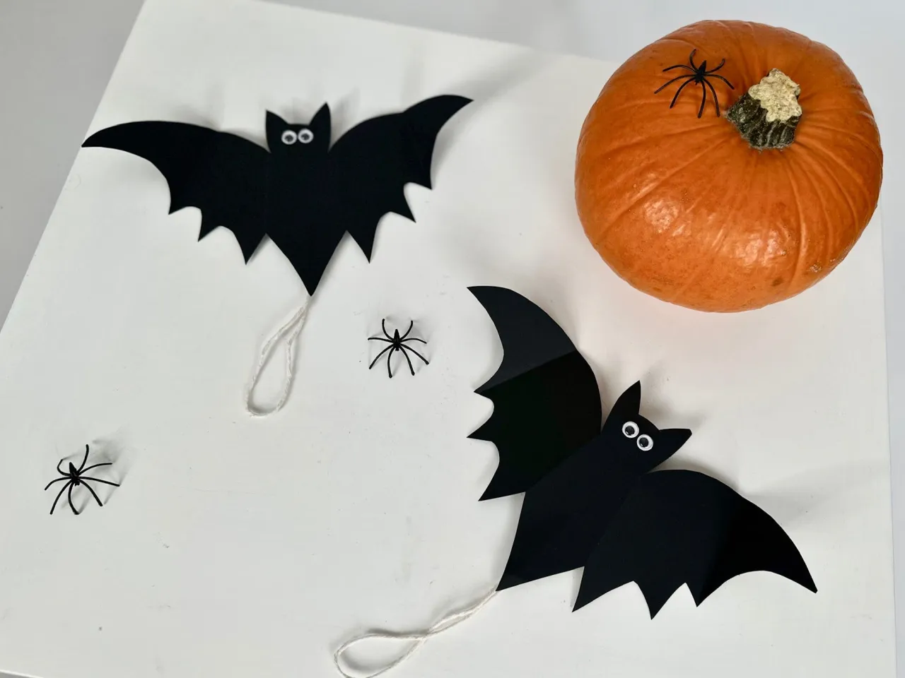 proste halloweenowe dekoracje diy nietoperze z papieru