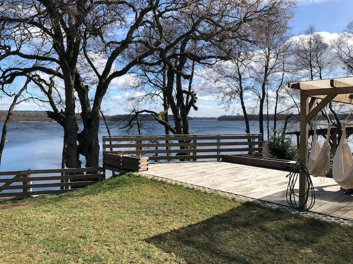 Domek nad jeziorem zachodniopomorskie z pomostem