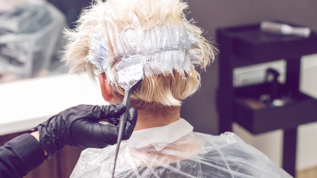 Haare blondieren Vorbereitung Produkte Allergietest