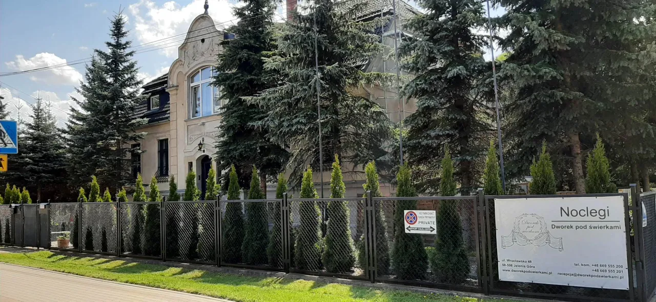 Dworek pod Świerkami Jelenia Góra elewacja