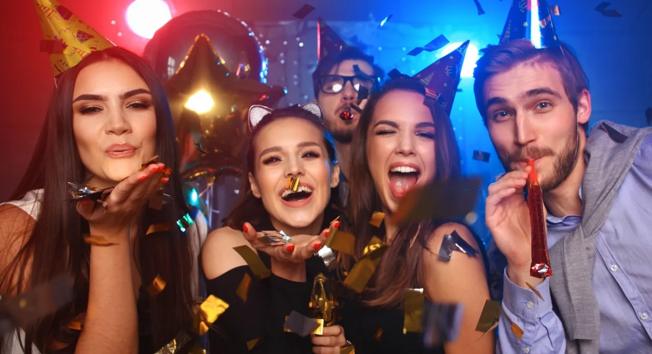 Zdjęcie Stylizacje na 18 nastkę: Jak uniknąć modowych wpadek na imprezie