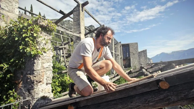 ścieżka kariery dekarza zarobki