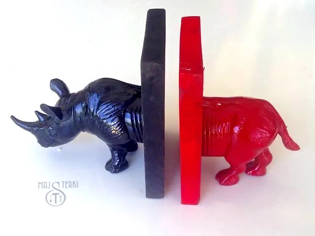 DIY podpórki do książek z zabawek