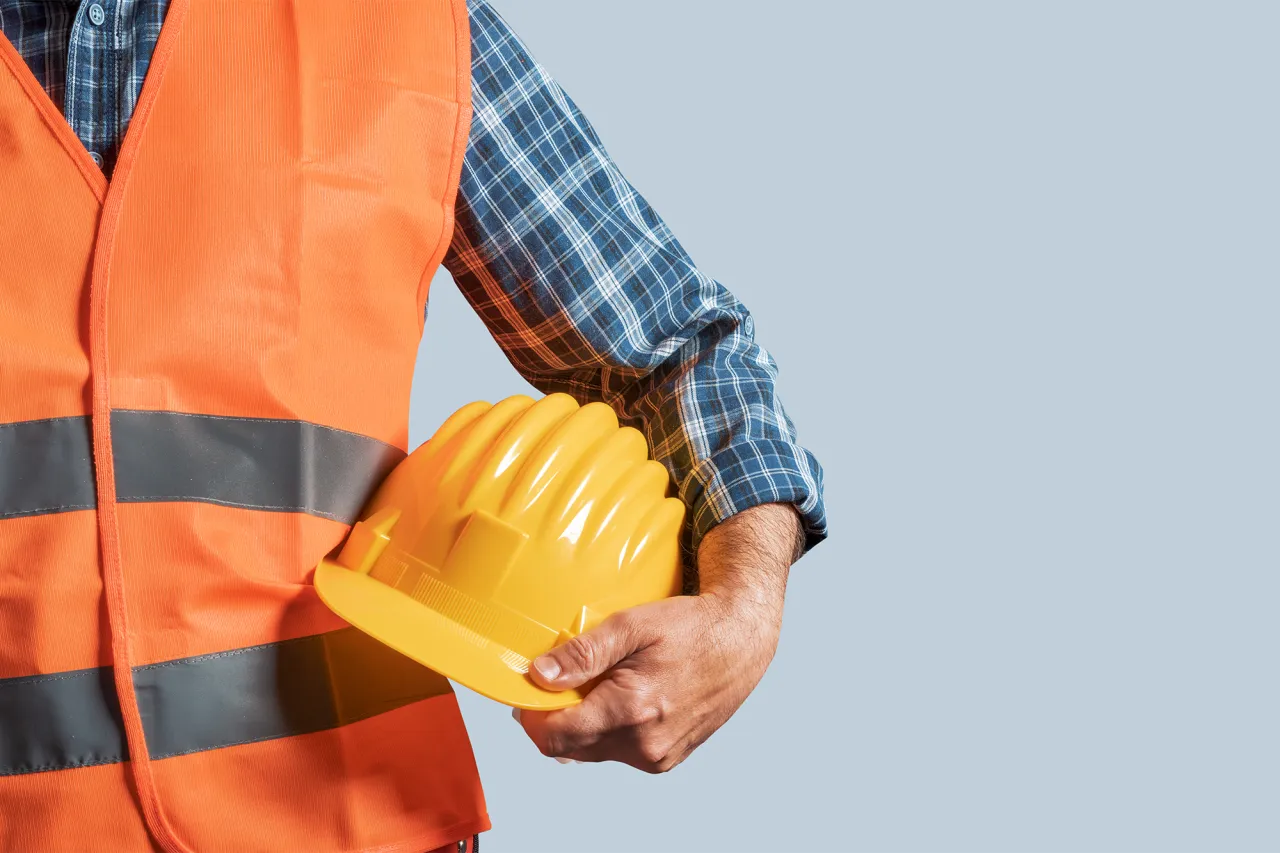 BHP w miejscu pracy, bezpieczeństwo i higiena pracy, pracownicy w bezpiecznym środowisku, inspekcja BHP