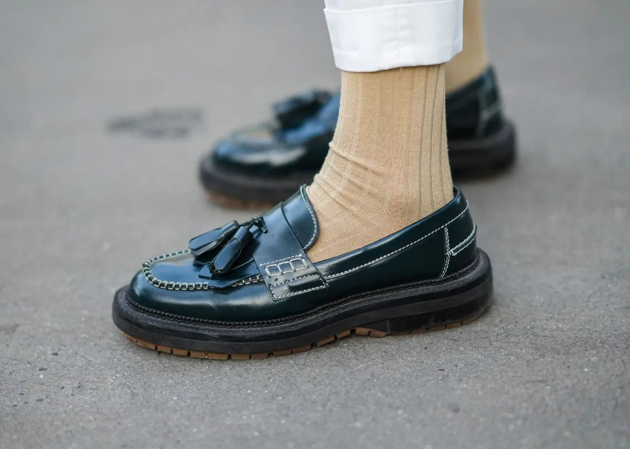 modne buty męskie 2026 sneakersy loafersy