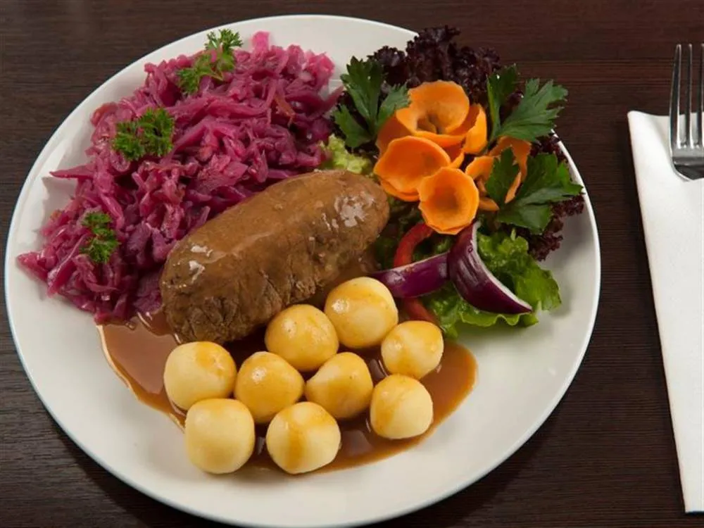 nowoczesna kuchnia śląska rolada kluski modro kapusta