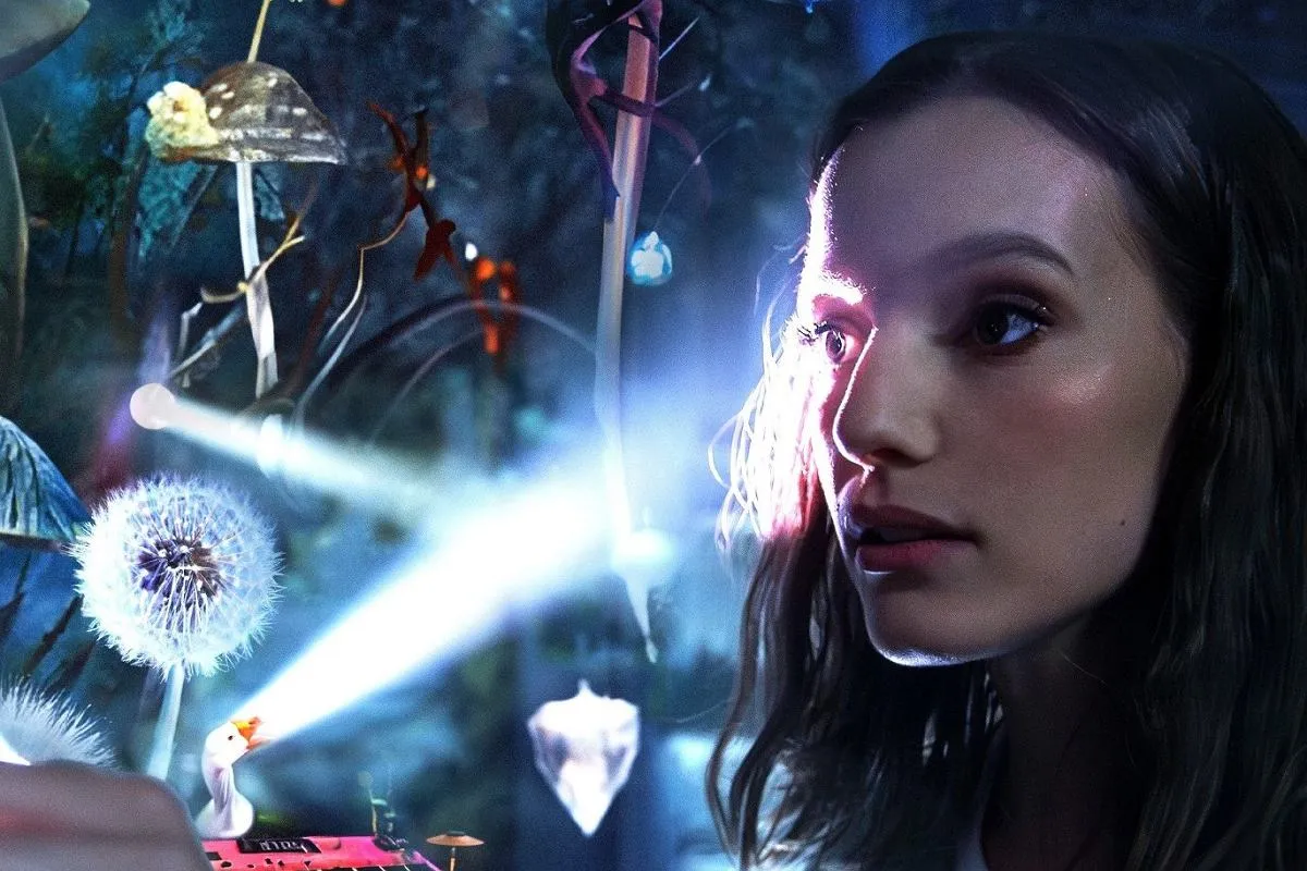 Dziewczyna w magicznym lesie, gdzie dmuchawce świecą, a gęś gra na keyboardzie. Kto śpiewa 