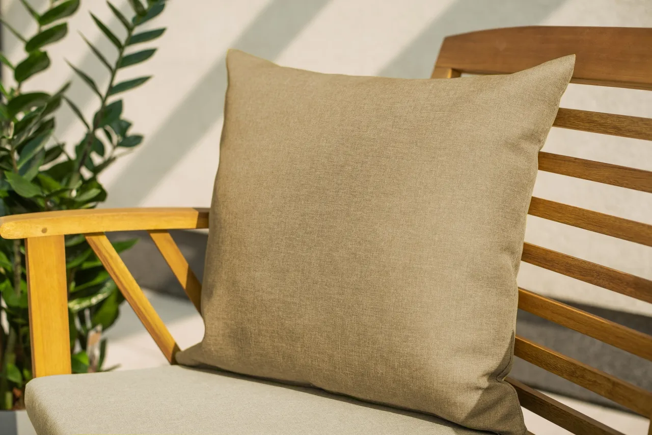 zużyte poduszki kanapowe