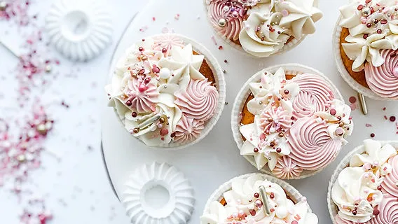 puszysty krem z mascarpone na babeczkach