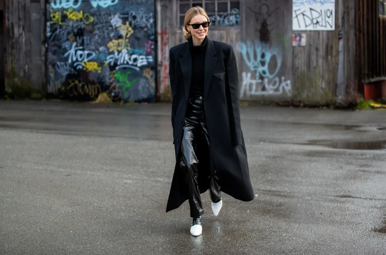 klasyczne stylizacje czarna bluzka spodnie