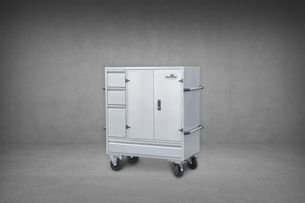 Paka jeździecka Alfako w stajni