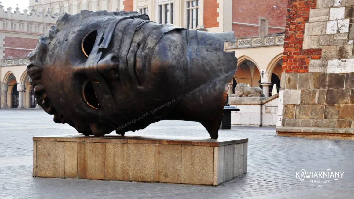 Zdjęcie Głowa Mitoraja w Krakowie: historia, znaczenie i lokalizacja rzeźby