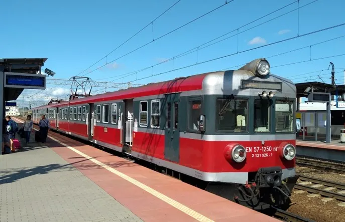 r&oacute;żne typy pociąg&oacute;w w Polsce PKP Intercity Polregio