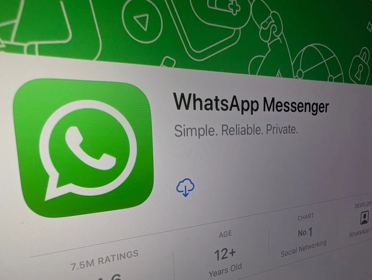 Ustawienia prywatności w aplikacjach Messenger WhatsApp