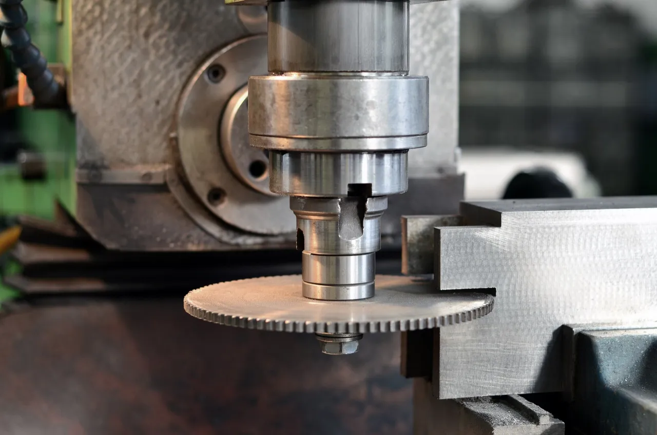 warsztat rzeźbiarza metalu spawanie kucie odlewanie