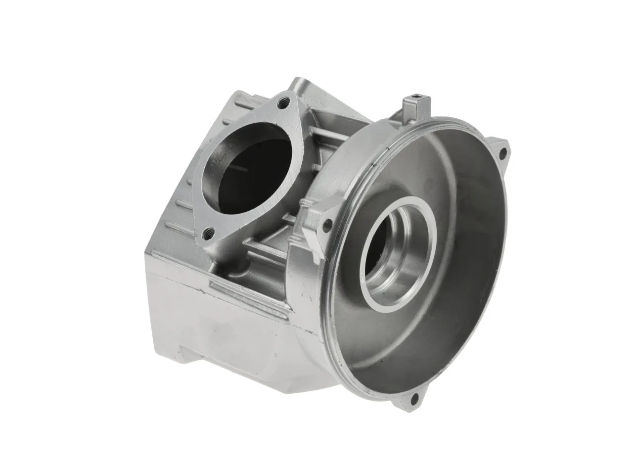 Metalowa skrzynia korbowa silnika spalinowego, gotowa do montażu.