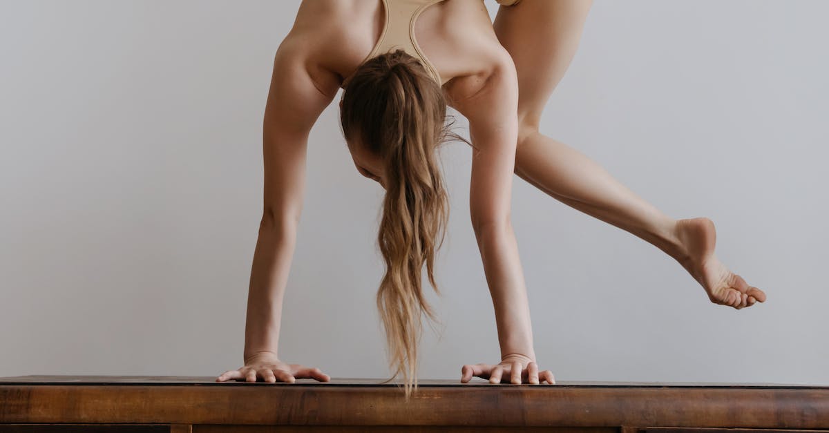 Fitness z workiem treningowym - ćwiczenia z ciężarem własnym ciała