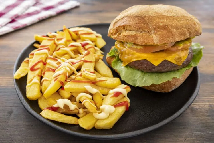 Hamburger in friggitrice ad aria Benedetta Rossi impiattato