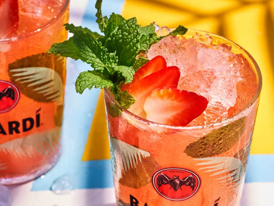 Zdjęcie Z czym pić Bacardi Malinowe? Odkryj idealne połączenia i przepisy