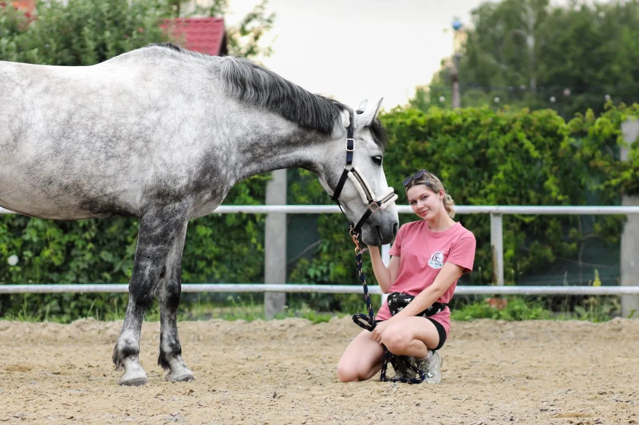 dzieci na obozie jeździeckim z końmi Lublin