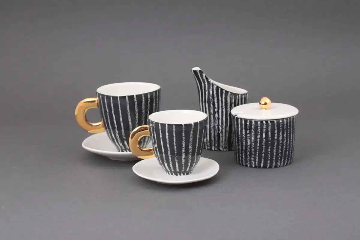 eleganckie dodatki do kawy mlecznik cukiernica