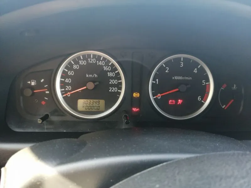 kontrolka rezerwy paliwa Nissan Almera N16