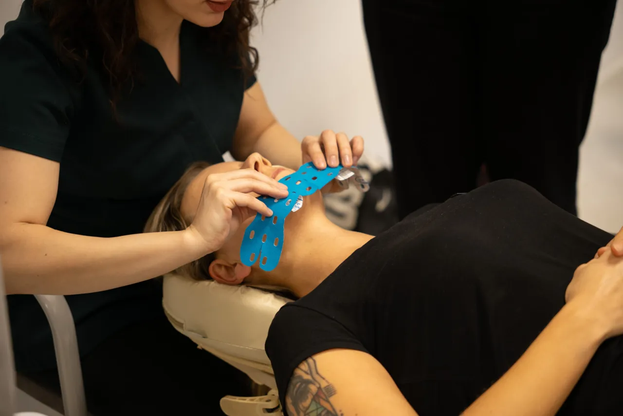 kinesiotaping porażenie nerwu twarzowego