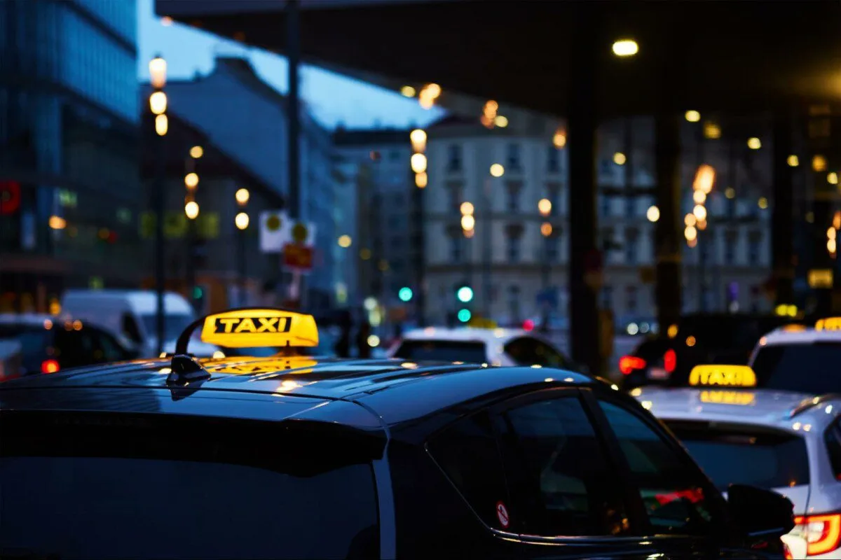 Zdjęcie Jak zamówić taxi bez dzwonienia? Proste sposoby na szybkie zamówienie