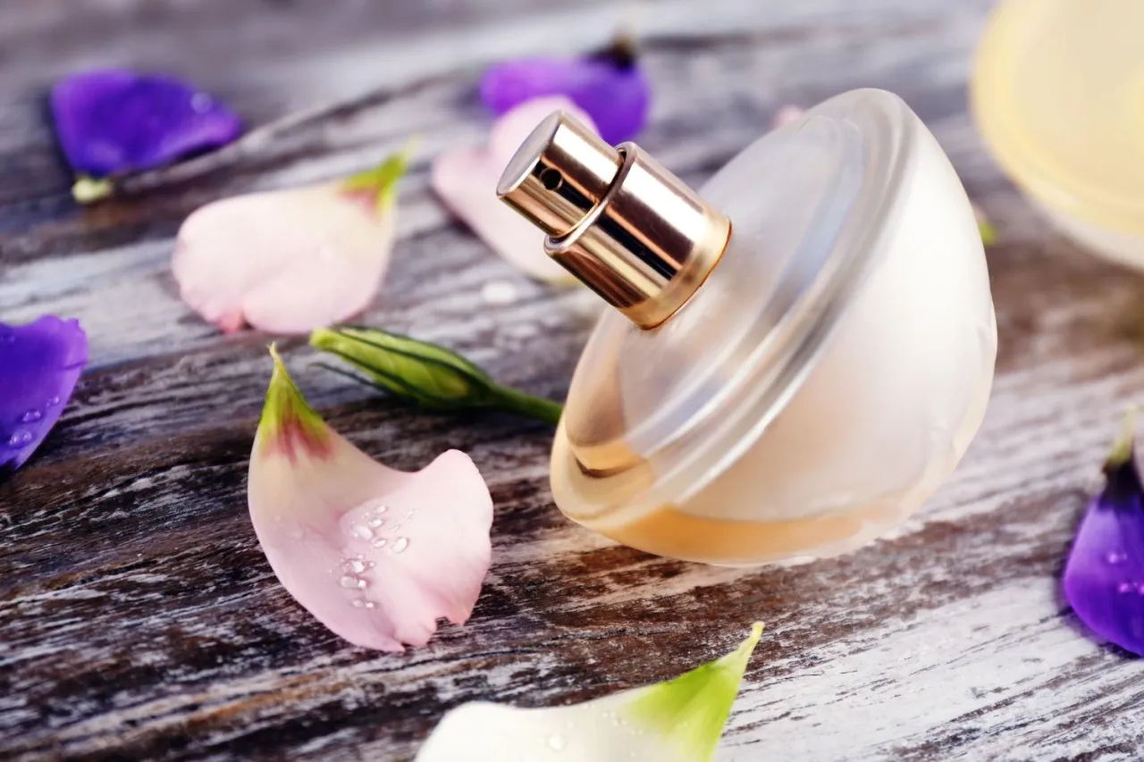 Perfumy refillable co to znaczy