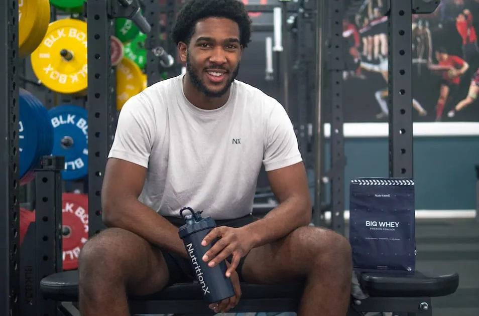 suplementy białkowe przed i po treningu