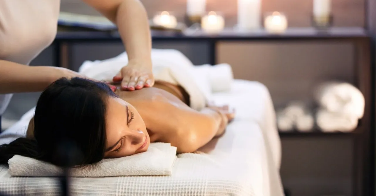 Różne rodzaje masaży spa, zabiegi na twarz i ciało