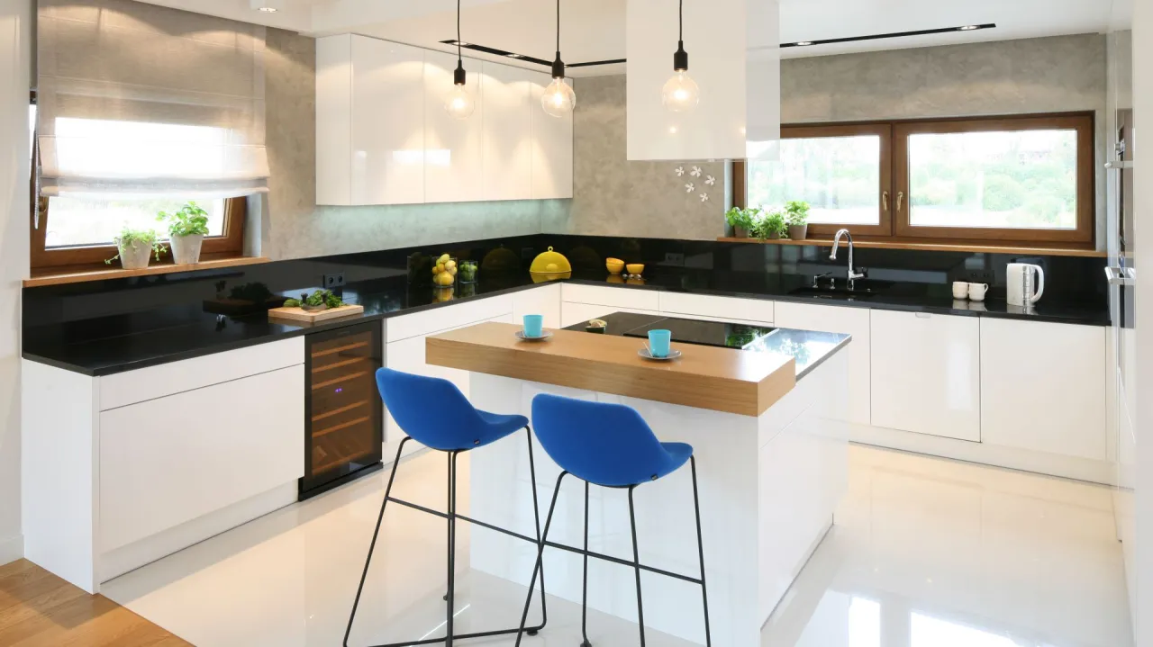 kuchnia 12m2 z wyspą i p&oacute;łwyspem