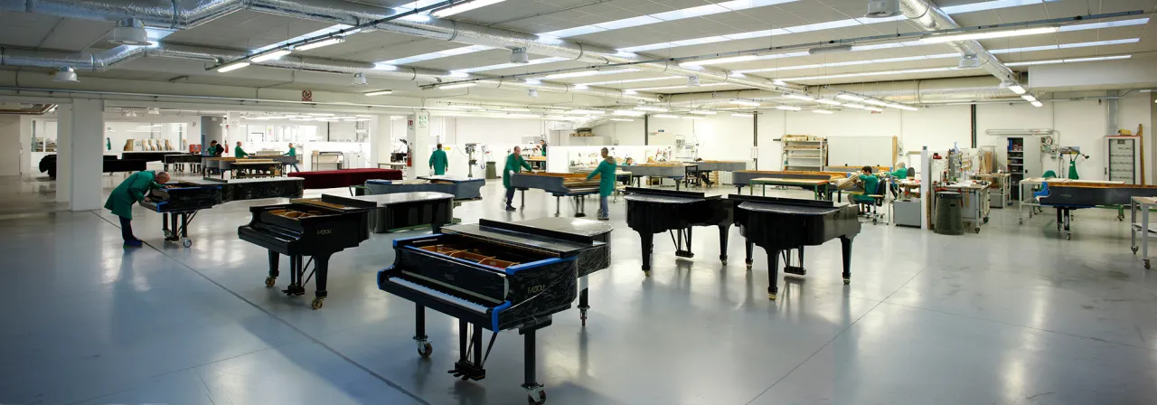 Ręczna produkcja fortepian&oacute;w Fazioli