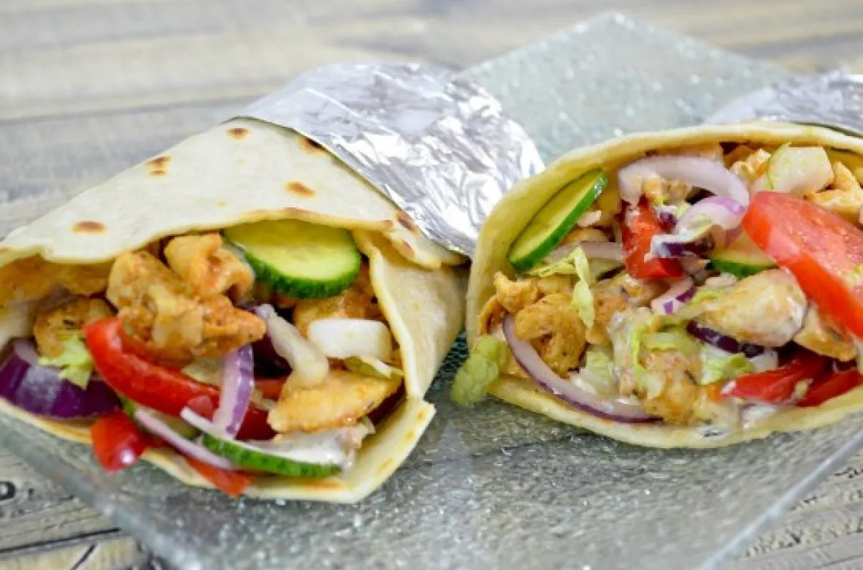 tortilla z kurczakiem i warzywami