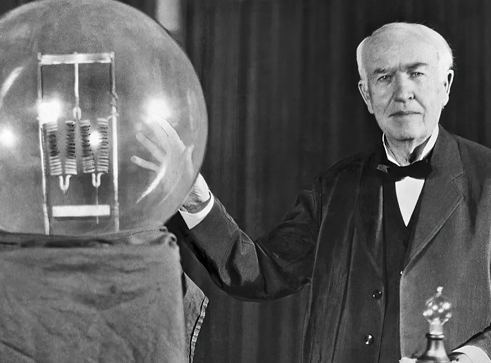 Zdjęcie W którym roku Edison wynalazł żarówkę? Odkryj fascynującą historię