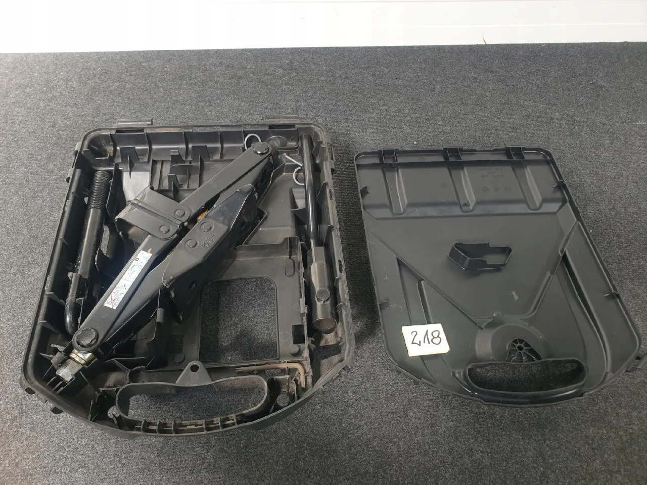 Zapieczony mechanizm koła zapasowego Renault Trafic